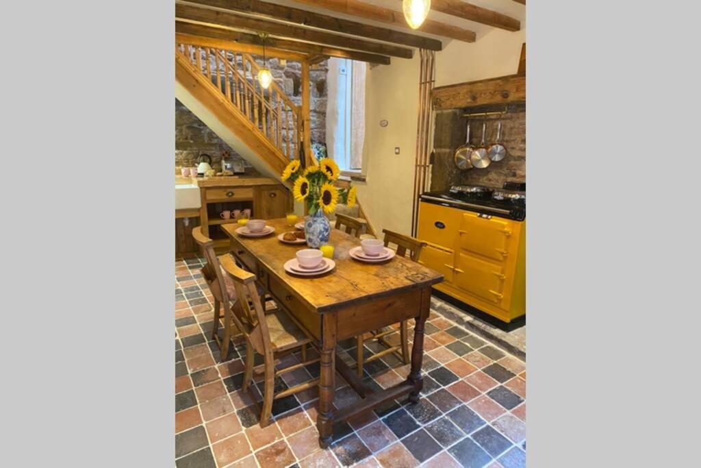 The Cow House - In The Heart Of Whitby Villa Eksteriør billede