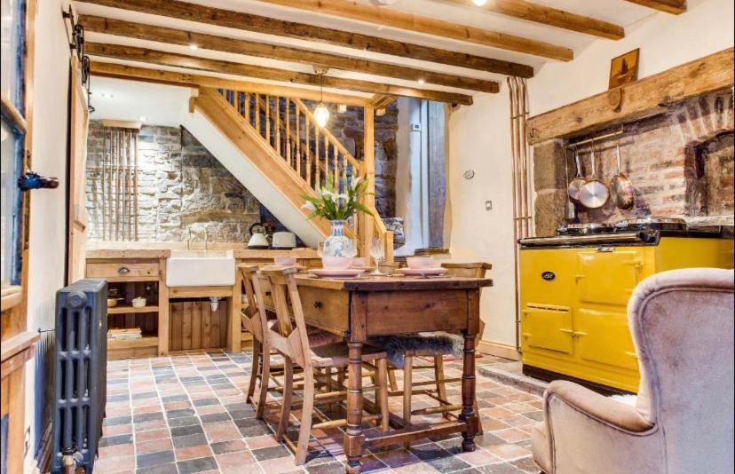 The Cow House - In The Heart Of Whitby Villa Eksteriør billede